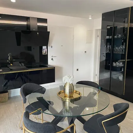 Luxury Toma *
