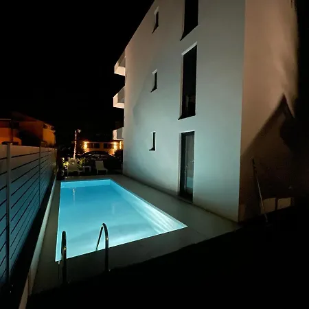 Luxury Toma Nijvice