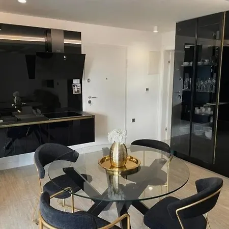 Luxury Toma شقة
